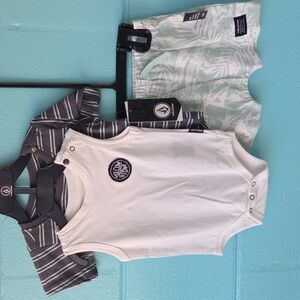 NWT "Volcom" Body Suit/Tee/Short Set (3 Piece) Boy Size  3/6 Months